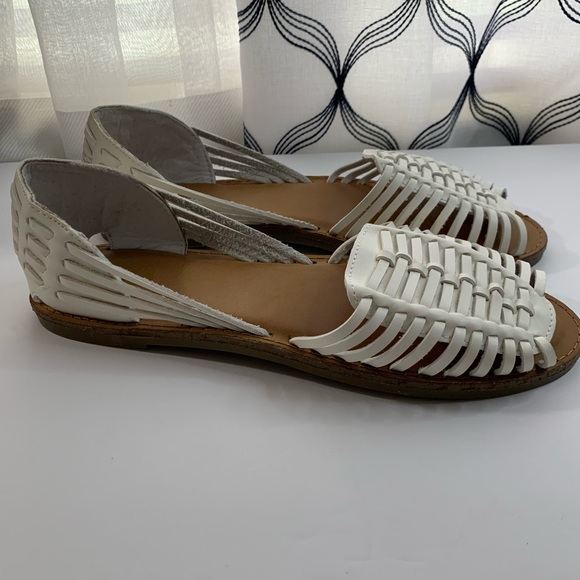 Mia girl Women’a Huarache Sandal Flat White color, size 6,7,8,9,11 - Picture 14 of 15